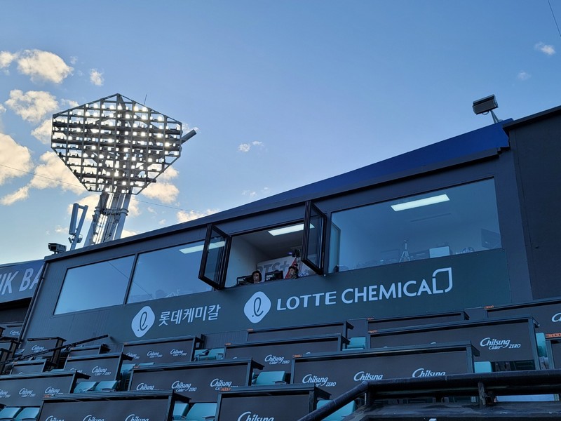 롯데, 방송 중계부스 새 단장